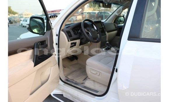 Comprar Importar Toyota Land Cruiser Branco Carro em Import - Dubai em Bengo Province Comprar Importar Toyota Land Cruiser Branco Carro em Import - Dubai em Bengo Province