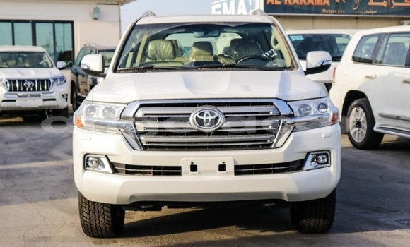 Acheter Import Voiture Toyota Land Cruiser Blanc à Import - Dubai, Province de Bengo Acheter Import Voiture Toyota Land Cruiser Blanc à Import - Dubai, Province de Bengo