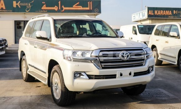 Acheter Import Voiture Toyota Land Cruiser Blanc à Import - Dubai, Province de Bengo Acheter Import Voiture Toyota Land Cruiser Blanc à Import - Dubai, Province de Bengo
