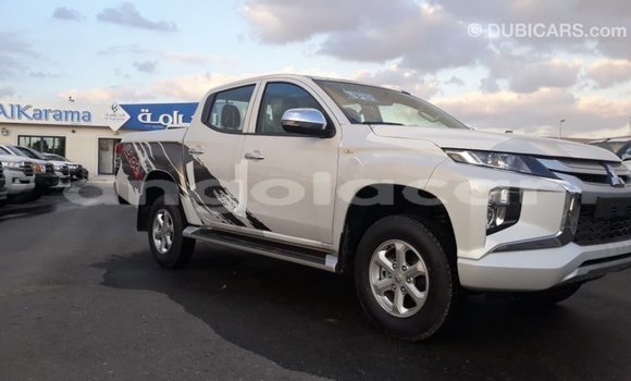 Comprar Importar Mitsubishi L200 Branco Carro em Import - Dubai em Bengo Province Comprar Importar Mitsubishi L200 Branco Carro em Import - Dubai em Bengo Province