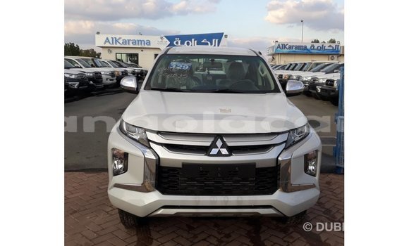 Comprar Importar Mitsubishi L200 Branco Carro em Import - Dubai em Bengo Province Comprar Importar Mitsubishi L200 Branco Carro em Import - Dubai em Bengo Province