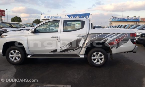 Comprar Importar Mitsubishi L200 Branco Carro em Import - Dubai em Bengo Province Comprar Importar Mitsubishi L200 Branco Carro em Import - Dubai em Bengo Province