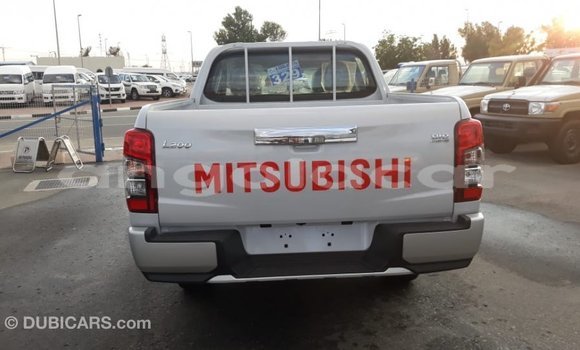 Comprar Importar Mitsubishi L200 Branco Carro em Import - Dubai em Bengo Province Comprar Importar Mitsubishi L200 Branco Carro em Import - Dubai em Bengo Province
