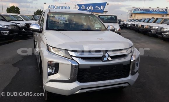 Comprar Importar Mitsubishi L200 Branco Carro em Import - Dubai em Bengo Province Comprar Importar Mitsubishi L200 Branco Carro em Import - Dubai em Bengo Province
