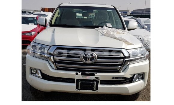 Acheter Import Voiture Toyota Land Cruiser Blanc à Import - Dubai, Province de Bengo Acheter Import Voiture Toyota Land Cruiser Blanc à Import - Dubai, Province de Bengo