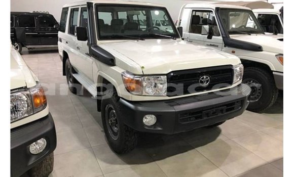 Buy Import Toyota Land Cruiser White Car in Import - Dubai in Bengo Province Buy Import Toyota Land Cruiser White Car in Import - Dubai in Bengo Province