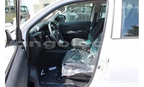 Acheter Import Voiture Toyota Hilux Blanc à Import - Dubai, Province de Bengo Acheter Import Voiture Toyota Hilux Blanc à Import - Dubai, Province de Bengo