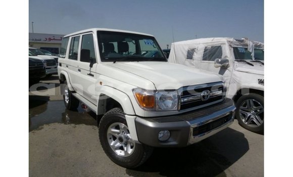 Comprar Importar Toyota Land Cruiser Branco Carro em Import - Dubai em Bengo Province Comprar Importar Toyota Land Cruiser Branco Carro em Import - Dubai em Bengo Province