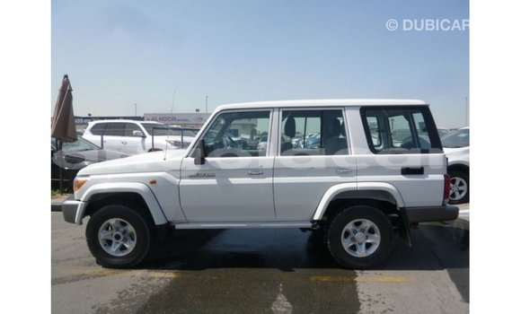 Comprar Importar Toyota Land Cruiser Branco Carro em Import - Dubai em Bengo Province Comprar Importar Toyota Land Cruiser Branco Carro em Import - Dubai em Bengo Province