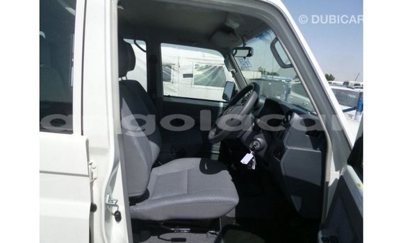 Comprar Importar Toyota Land Cruiser Branco Carro em Import - Dubai em Bengo Province Comprar Importar Toyota Land Cruiser Branco Carro em Import - Dubai em Bengo Province