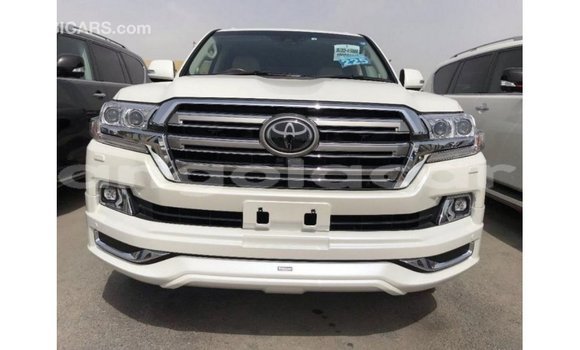 Comprar Importar Toyota Land Cruiser Branco Carro em Import - Dubai em Bengo Province Comprar Importar Toyota Land Cruiser Branco Carro em Import - Dubai em Bengo Province