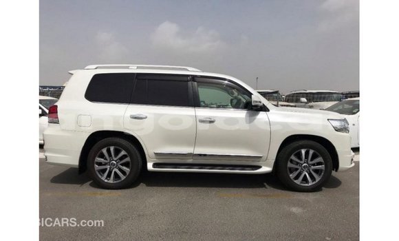 Comprar Importar Toyota Land Cruiser Branco Carro em Import - Dubai em Bengo Province Comprar Importar Toyota Land Cruiser Branco Carro em Import - Dubai em Bengo Province