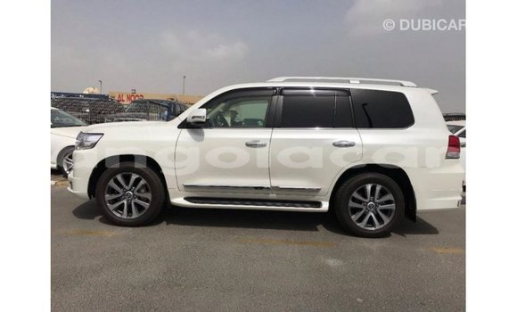 Comprar Importar Toyota Land Cruiser Branco Carro em Import - Dubai em Bengo Province Comprar Importar Toyota Land Cruiser Branco Carro em Import - Dubai em Bengo Province
