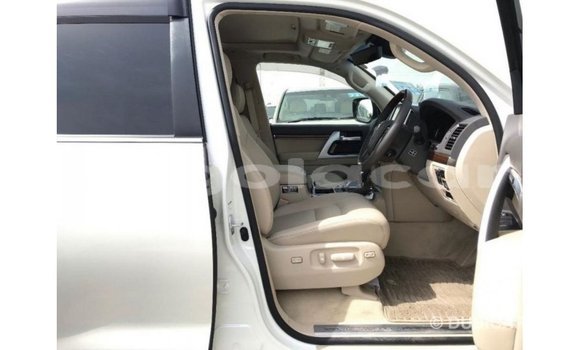 Comprar Importar Toyota Land Cruiser Branco Carro em Import - Dubai em Bengo Province Comprar Importar Toyota Land Cruiser Branco Carro em Import - Dubai em Bengo Province