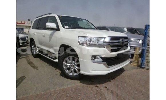 Comprar Importar Toyota Land Cruiser Branco Carro em Import - Dubai em Bengo Province Comprar Importar Toyota Land Cruiser Branco Carro em Import - Dubai em Bengo Province