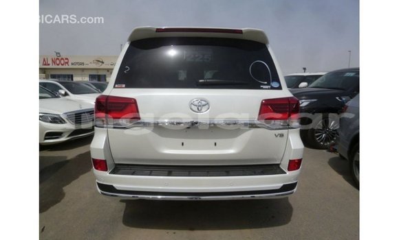Comprar Importar Toyota Land Cruiser Branco Carro em Import - Dubai em Bengo Province Comprar Importar Toyota Land Cruiser Branco Carro em Import - Dubai em Bengo Province