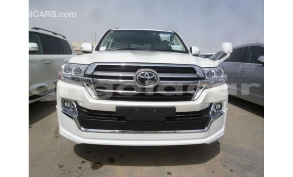 Comprar Importar Toyota Land Cruiser Branco Carro em Import - Dubai em Bengo Province Comprar Importar Toyota Land Cruiser Branco Carro em Import - Dubai em Bengo Province