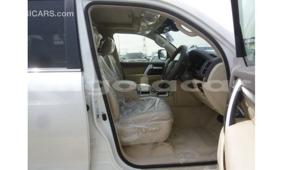 Comprar Importar Toyota Land Cruiser Branco Carro em Import - Dubai em Bengo Province Comprar Importar Toyota Land Cruiser Branco Carro em Import - Dubai em Bengo Province