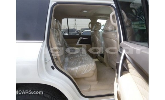 Comprar Importar Toyota Land Cruiser Branco Carro em Import - Dubai em Bengo Province Comprar Importar Toyota Land Cruiser Branco Carro em Import - Dubai em Bengo Province