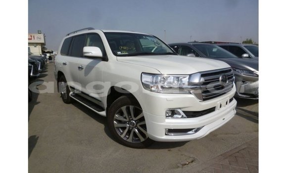Acheter Import Voiture Toyota Land Cruiser Blanc à Import - Dubai, Province de Bengo Acheter Import Voiture Toyota Land Cruiser Blanc à Import - Dubai, Province de Bengo