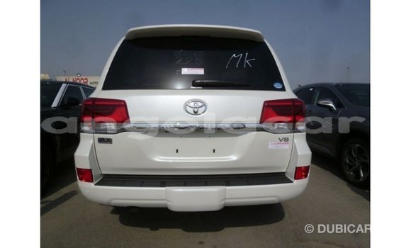Acheter Import Voiture Toyota Land Cruiser Blanc à Import - Dubai, Province de Bengo Acheter Import Voiture Toyota Land Cruiser Blanc à Import - Dubai, Province de Bengo