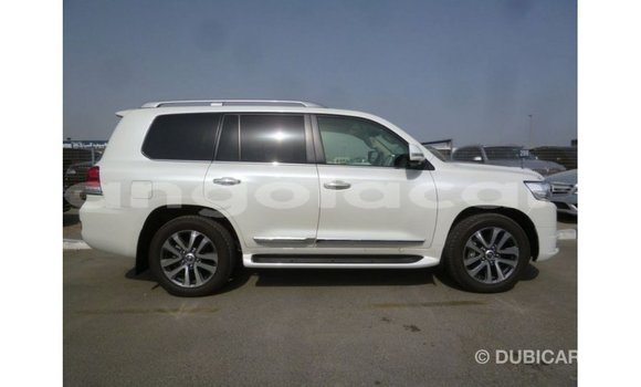 Acheter Import Voiture Toyota Land Cruiser Blanc à Import - Dubai, Province de Bengo Acheter Import Voiture Toyota Land Cruiser Blanc à Import - Dubai, Province de Bengo