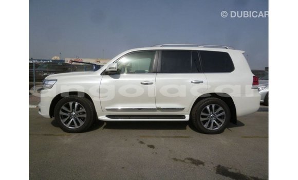 Acheter Import Voiture Toyota Land Cruiser Blanc à Import - Dubai, Province de Bengo Acheter Import Voiture Toyota Land Cruiser Blanc à Import - Dubai, Province de Bengo