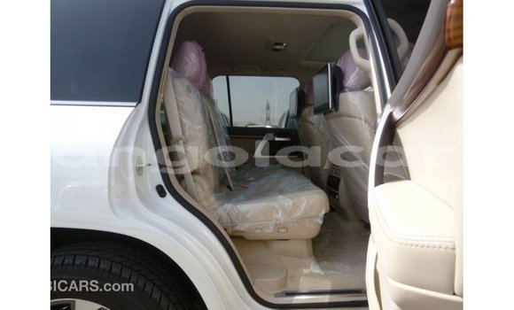 Acheter Import Voiture Toyota Land Cruiser Blanc à Import - Dubai, Province de Bengo Acheter Import Voiture Toyota Land Cruiser Blanc à Import - Dubai, Province de Bengo