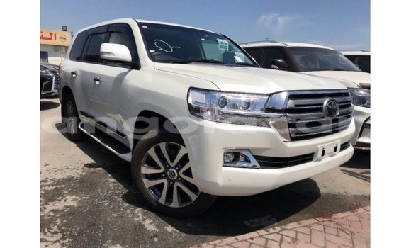 Comprar Importar Toyota Land Cruiser Branco Carro em Import - Dubai em Bengo Province Comprar Importar Toyota Land Cruiser Branco Carro em Import - Dubai em Bengo Province