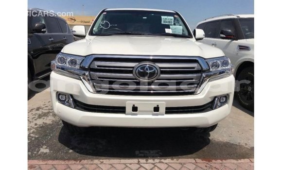 Comprar Importar Toyota Land Cruiser Branco Carro em Import - Dubai em Bengo Province Comprar Importar Toyota Land Cruiser Branco Carro em Import - Dubai em Bengo Province