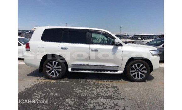 Comprar Importar Toyota Land Cruiser Branco Carro em Import - Dubai em Bengo Province Comprar Importar Toyota Land Cruiser Branco Carro em Import - Dubai em Bengo Province