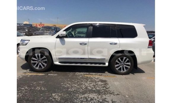 Comprar Importar Toyota Land Cruiser Branco Carro em Import - Dubai em Bengo Province Comprar Importar Toyota Land Cruiser Branco Carro em Import - Dubai em Bengo Province