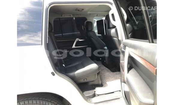 Comprar Importar Toyota Land Cruiser Branco Carro em Import - Dubai em Bengo Province Comprar Importar Toyota Land Cruiser Branco Carro em Import - Dubai em Bengo Province