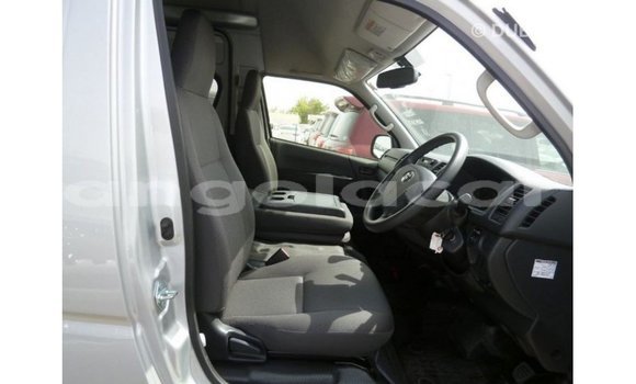 Comprar Importar Toyota Hiace Outro Carro em Import - Dubai em Bengo Province Comprar Importar Toyota Hiace Outro Carro em Import - Dubai em Bengo Province