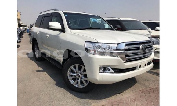 Comprar Importar Toyota Land Cruiser Branco Carro em Import - Dubai em Bengo Province Comprar Importar Toyota Land Cruiser Branco Carro em Import - Dubai em Bengo Province