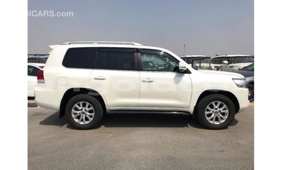 Comprar Importar Toyota Land Cruiser Branco Carro em Import - Dubai em Bengo Province Comprar Importar Toyota Land Cruiser Branco Carro em Import - Dubai em Bengo Province