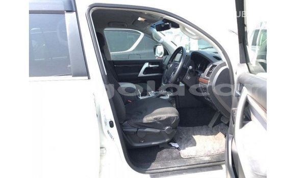 Comprar Importar Toyota Land Cruiser Branco Carro em Import - Dubai em Bengo Province Comprar Importar Toyota Land Cruiser Branco Carro em Import - Dubai em Bengo Province