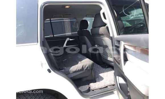 Comprar Importar Toyota Land Cruiser Branco Carro em Import - Dubai em Bengo Province Comprar Importar Toyota Land Cruiser Branco Carro em Import - Dubai em Bengo Province