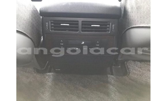 Comprar Importar Toyota Land Cruiser Branco Carro em Import - Dubai em Bengo Province Comprar Importar Toyota Land Cruiser Branco Carro em Import - Dubai em Bengo Province