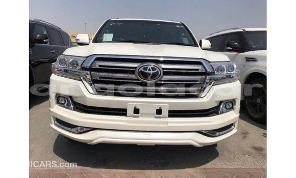 Comprar Importar Toyota Land Cruiser Branco Carro em Import - Dubai em Bengo Province Comprar Importar Toyota Land Cruiser Branco Carro em Import - Dubai em Bengo Province
