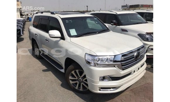 Comprar Importar Toyota Land Cruiser Branco Carro em Import - Dubai em Bengo Province Comprar Importar Toyota Land Cruiser Branco Carro em Import - Dubai em Bengo Province