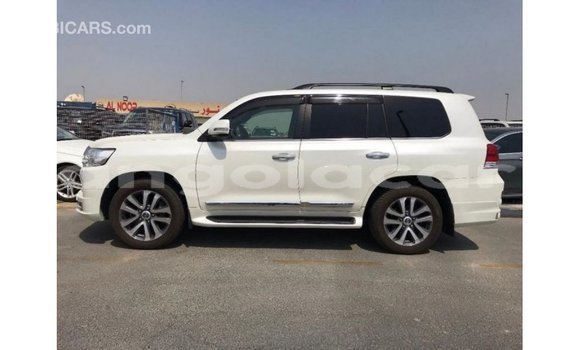 Comprar Importar Toyota Land Cruiser Branco Carro em Import - Dubai em Bengo Province Comprar Importar Toyota Land Cruiser Branco Carro em Import - Dubai em Bengo Province