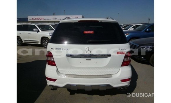 Comprar Importar Mercedes-Benz 190 Branco Carro em Import - Dubai em Bengo Province Comprar Importar Mercedes-Benz 190 Branco Carro em Import - Dubai em Bengo Province