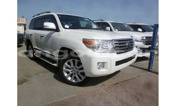 Comprar Importar Toyota Land Cruiser Branco Carro em Import - Dubai em Bengo Province Comprar Importar Toyota Land Cruiser Branco Carro em Import - Dubai em Bengo Province