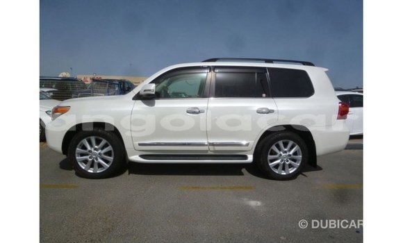 Comprar Importar Toyota Land Cruiser Branco Carro em Import - Dubai em Bengo Province Comprar Importar Toyota Land Cruiser Branco Carro em Import - Dubai em Bengo Province