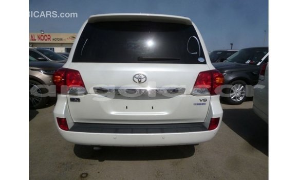 Comprar Importar Toyota Land Cruiser Branco Carro em Import - Dubai em Bengo Province Comprar Importar Toyota Land Cruiser Branco Carro em Import - Dubai em Bengo Province