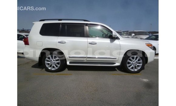 Comprar Importar Toyota Land Cruiser Branco Carro em Import - Dubai em Bengo Province Comprar Importar Toyota Land Cruiser Branco Carro em Import - Dubai em Bengo Province