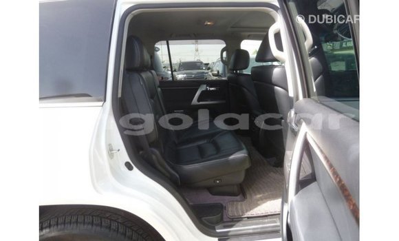 Comprar Importar Toyota Land Cruiser Branco Carro em Import - Dubai em Bengo Province Comprar Importar Toyota Land Cruiser Branco Carro em Import - Dubai em Bengo Province
