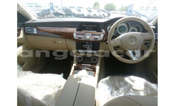 Comprar Importar Mercedes-Benz 190 Branco Carro em Import - Dubai em Bengo Province Comprar Importar Mercedes-Benz 190 Branco Carro em Import - Dubai em Bengo Province
