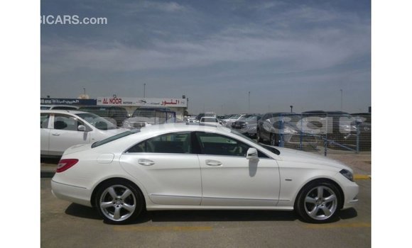 Comprar Importar Mercedes-Benz 190 Branco Carro em Import - Dubai em Bengo Province Comprar Importar Mercedes-Benz 190 Branco Carro em Import - Dubai em Bengo Province